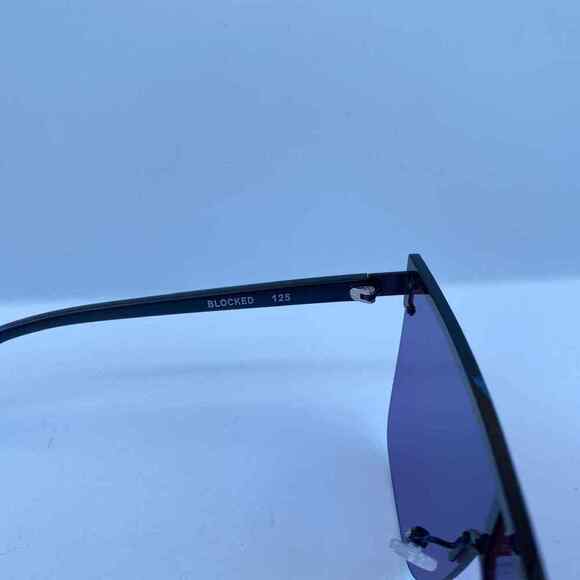Quay Australia Blocked Oversized Shield Sunglasses Rimless Black Berry P… - Picture 7 of 11